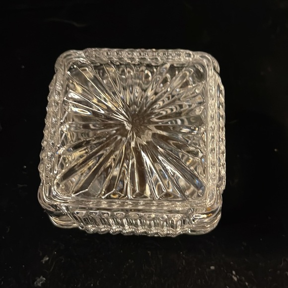 Beautiful Small Lead Crystal Box w/Bow design on the lid - really cute! - Picture 3 of 5